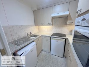 Kitchen- click for photo gallery